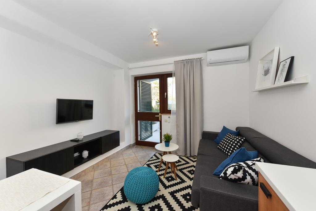 Mediterraneo Garden Apartments Петрчане Экстерьер фото