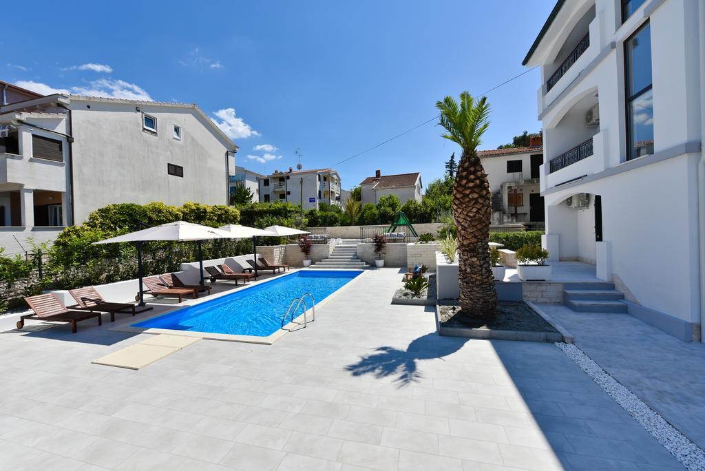 Mediterraneo Garden Apartments Петрчане Экстерьер фото