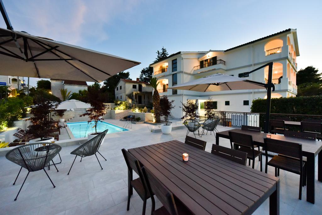 Mediterraneo Garden Apartments Петрчане Экстерьер фото