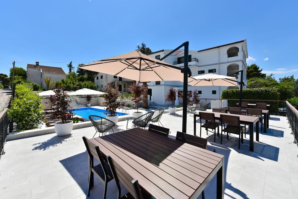 Mediterraneo Garden Apartments Петрчане Экстерьер фото